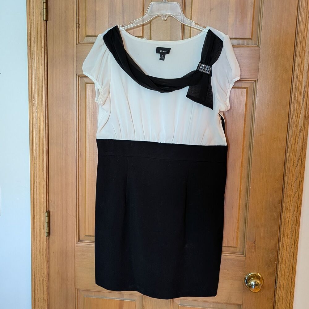 B.Wear Colorblock Sheath Dress Size 15 Black White Rhinestone Bow Detail